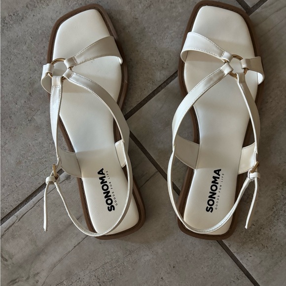 Sonoma white Sandals with Ankle Straps and Decorative Bow - Picture 1 of 1